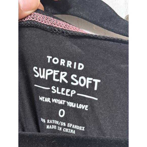 Torrid Size 0 - Size Large Long Sleeve Galaxy Cats Black Super Soft Shirt - Picture 3 of 7